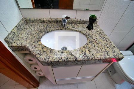 Casa de condomínio à venda com 158m², 3 quartos e 4 vagasBanheiro