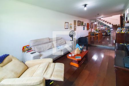 Casa à venda com 3 quartos, 215m² em Vila Gumercindo, São Paulo