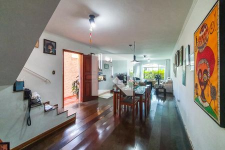 Casa à venda com 3 quartos, 215m² em Vila Gumercindo, São Paulo