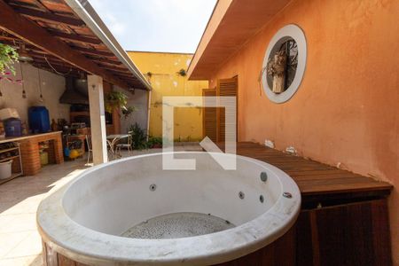 Casa à venda com 300m², 4 quartos e 2 vagas Casa à venda com 300m², 4 quartos e 2 vagasOfurô