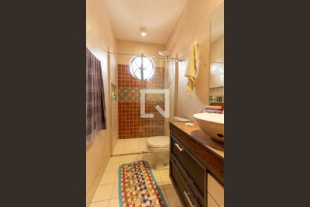 Casa à venda com 300m², 4 quartos e 2 vagas Casa à venda com 300m², 4 quartos e 2 vagasBanheiro Suíte 3