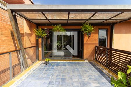Varanda de casa à venda com 4 quartos, 300m² em Vila Pirajussara, São Paulo