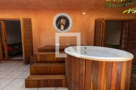 Casa à venda com 300m², 4 quartos e 2 vagas Casa à venda com 300m², 4 quartos e 2 vagasOfurô