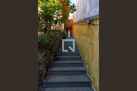 Casa à venda com 300m², 4 quartos e 2 vagas Casa à venda com 300m², 4 quartos e 2 vagasEscada