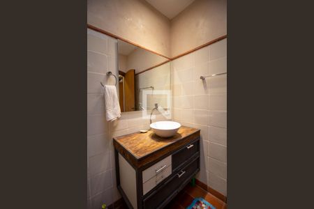 Casa à venda com 300m², 4 quartos e 2 vagas Casa à venda com 300m², 4 quartos e 2 vagasBanheiro Social