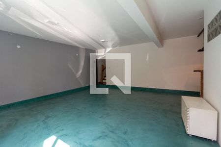 Casa à venda com 300m², 4 quartos e 2 vagas Casa à venda com 300m², 4 quartos e 2 vagasSalão de Festas / Studio