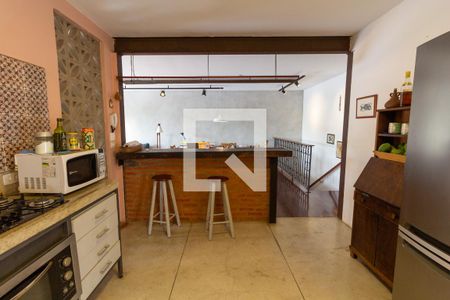 Casa à venda com 300m², 4 quartos e 2 vagas Casa à venda com 300m², 4 quartos e 2 vagasCozinha