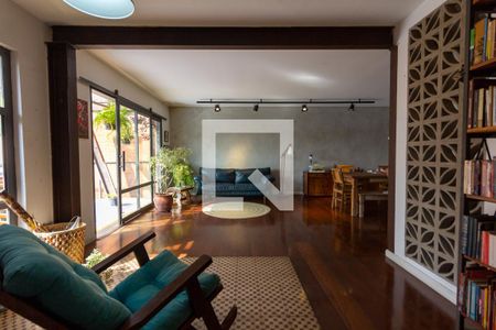 Sala de casa à venda com 4 quartos, 300m² em Vila Pirajussara, São Paulo