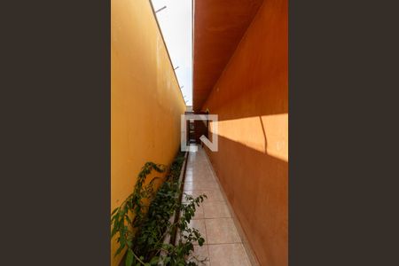 Casa à venda com 300m², 4 quartos e 2 vagas Casa à venda com 300m², 4 quartos e 2 vagasEntrada Lateral