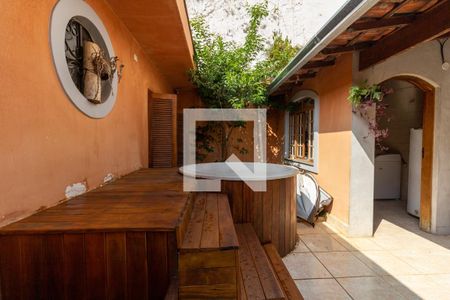 Casa à venda com 300m², 4 quartos e 2 vagas Casa à venda com 300m², 4 quartos e 2 vagasOfurô