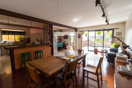 Sala de casa à venda com 4 quartos, 300m² em Vila Pirajussara, São Paulo