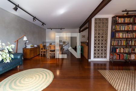 Sala de casa à venda com 4 quartos, 300m² em Vila Pirajussara, São Paulo