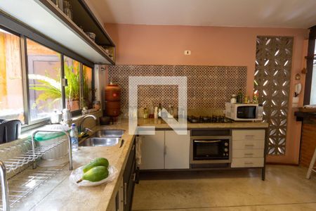 Casa à venda com 300m², 4 quartos e 2 vagas Casa à venda com 300m², 4 quartos e 2 vagasCozinha