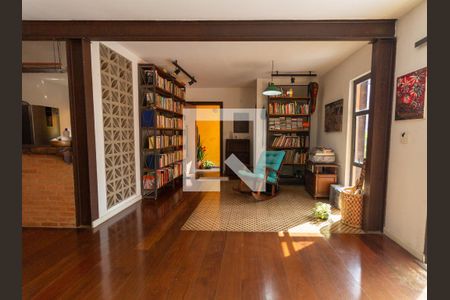 Sala de casa à venda com 4 quartos, 300m² em Vila Pirajussara, São Paulo