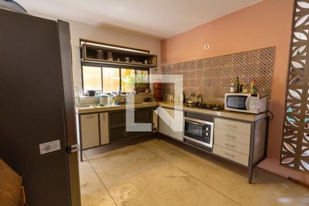 Casa à venda com 300m², 4 quartos e 2 vagas Casa à venda com 300m², 4 quartos e 2 vagasCozinha