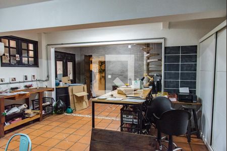 Casa à venda com 300m², 3 quartos e 2 vagasSalão