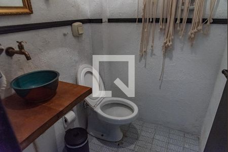 Casa à venda com 300m², 3 quartos e 2 vagasBanheiro do salão
