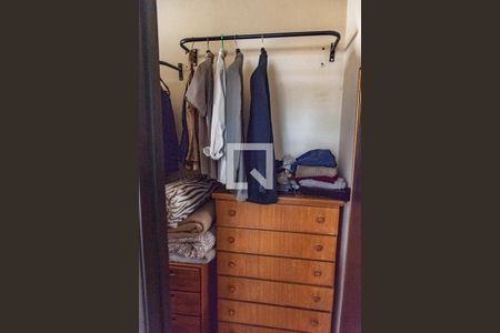 Casa à venda com 300m², 3 quartos e 2 vagasCloset da suíte 2