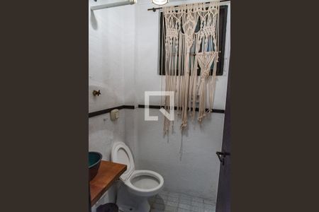 Casa à venda com 300m², 3 quartos e 2 vagasBanheiro do salão