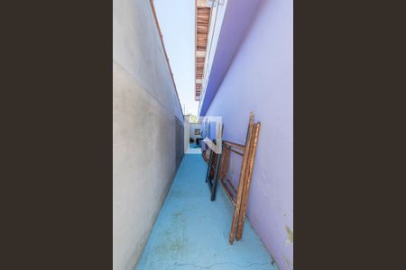 Casa à venda com 243m², 4 quartos e 4 vagas Casa à venda com 243m², 4 quartos e 4 vagasCorredor