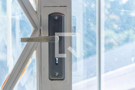 Casa à venda com 243m², 4 quartos e 4 vagas Casa à venda com 243m², 4 quartos e 4 vagasEscritório