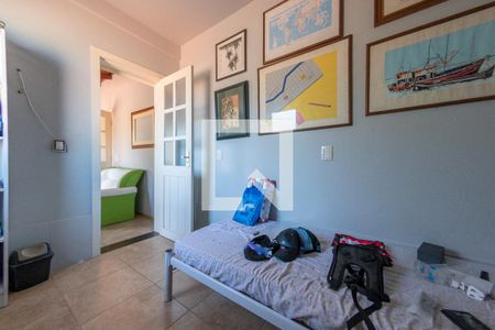 Casa à venda com 243m², 4 quartos e 4 vagas Casa à venda com 243m², 4 quartos e 4 vagasQuarto 4