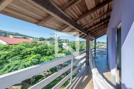 Casa à venda com 243m², 4 quartos e 4 vagas Casa à venda com 243m², 4 quartos e 4 vagasSacada