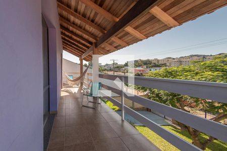 Casa à venda com 243m², 4 quartos e 4 vagas Casa à venda com 243m², 4 quartos e 4 vagasSacada