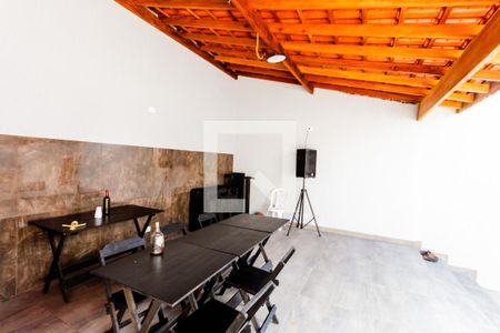 Casa para alugar com 413m², 4 quartos e 8 vagas Casa para alugar com 413m², 4 quartos e 8 vagasQuintal