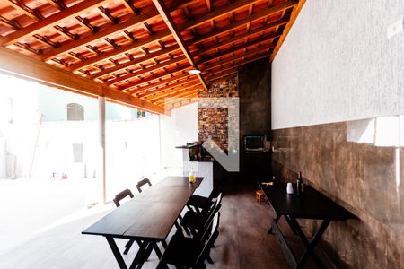 Casa para alugar com 413m², 4 quartos e 8 vagas Casa para alugar com 413m², 4 quartos e 8 vagasQuintal