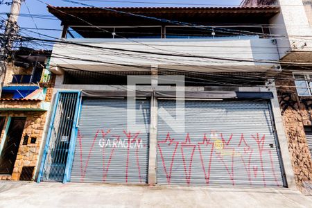 Casa para alugar com 413m², 4 quartos e 8 vagas Casa para alugar com 413m², 4 quartos e 8 vagasFachada