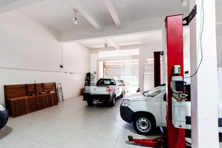 Casa para alugar com 413m², 4 quartos e 8 vagas Casa para alugar com 413m², 4 quartos e 8 vagasGaragem