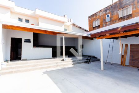 Casa para alugar com 413m², 4 quartos e 8 vagas Casa para alugar com 413m², 4 quartos e 8 vagasQuintal