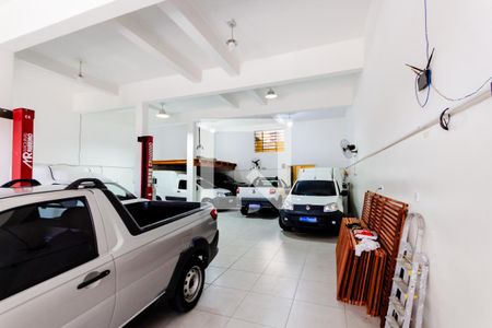 Casa para alugar com 413m², 4 quartos e 8 vagas Casa para alugar com 413m², 4 quartos e 8 vagasGaragem