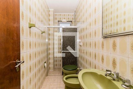 Banheiro de apartamento para alugar com 1 quarto, 42m² em Medianeira, Porto Alegre