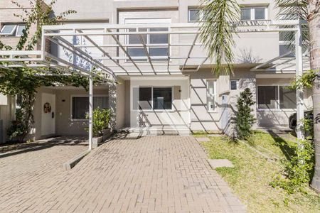 Casa de condomínio à venda com 191m², 4 quartos e 2 vagas Casa de condomínio à venda com 191m², 4 quartos e 2 vagasFachada