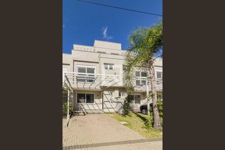 Casa de condomínio à venda com 191m², 4 quartos e 2 vagas Casa de condomínio à venda com 191m², 4 quartos e 2 vagasFachada