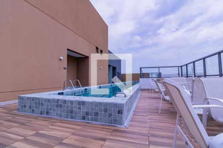 Studio à venda com 28m², 1 quarto e sem vaga Studio à venda com 28m², 1 quarto e sem vagaÁrea comum - Piscina