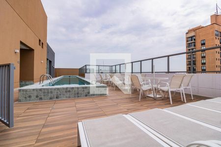 Studio à venda com 28m², 1 quarto e sem vaga Studio à venda com 28m², 1 quarto e sem vagaÁrea comum - Piscina