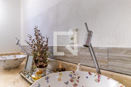 Casa à venda com 274m², 4 quartos e 1 vagaBanheiro da suíte