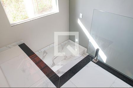 Casa à venda com 180m², 4 quartos e 2 vagasEscada