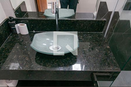 Casa à venda com 180m², 4 quartos e 2 vagasBanheiro 1