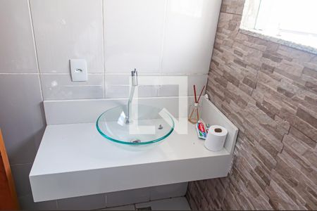 Casa à venda com 180m², 4 quartos e 2 vagasBanheiro 2