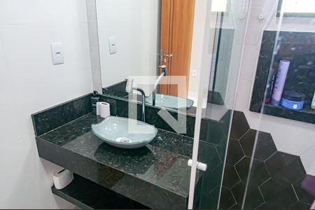 Casa à venda com 180m², 4 quartos e 2 vagasBanheiro 1