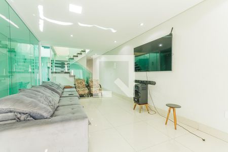 Sala de casa para alugar com 3 quartos, 360m² em Jardim Guapituba, Mauá
