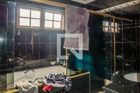 Casa de condomínio à venda com 253m², 3 quartos e 6 vagas Casa de condomínio à venda com 253m², 3 quartos e 6 vagasBanheiro da Suíte