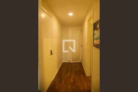 Corredor  de apartamento à venda com 3 quartos, 120m² em Leblon, Rio de Janeiro