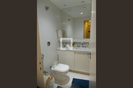 Apartamento à venda com 120m², 3 quartos e 1 vaga Apartamento à venda com 120m², 3 quartos e 1 vagaBanheiro social