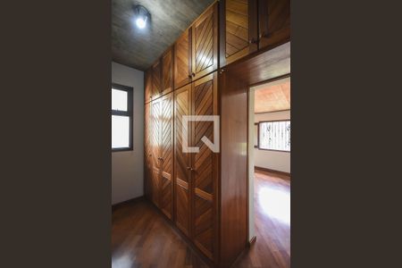 Casa à venda com 300m², 3 quartos e 2 vagasArmário da suíte 