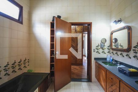 Casa à venda com 300m², 3 quartos e 2 vagasBanheiro suíte